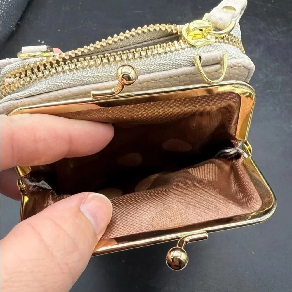 New with out tags tan Leather Crossbody Bag - Picture 7 of 7